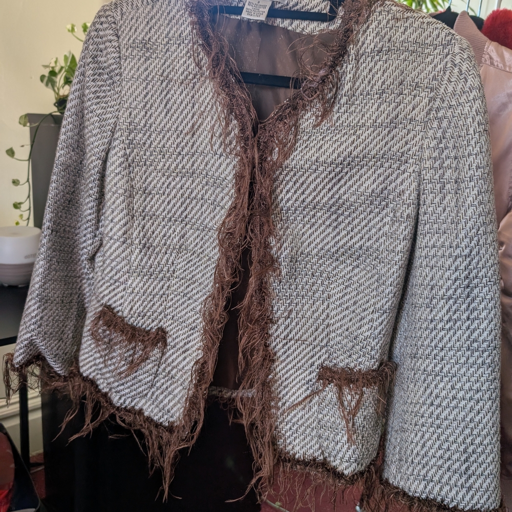 Chic Tweed Jacket with Fringe
